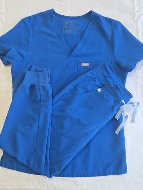 Figs Women's Royal Blue Scrub Top & Jogger Set